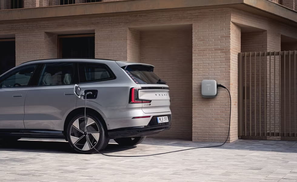 EX90 2026: перехід на 800 V електричну архітектуру — що це дає і чому важливо?